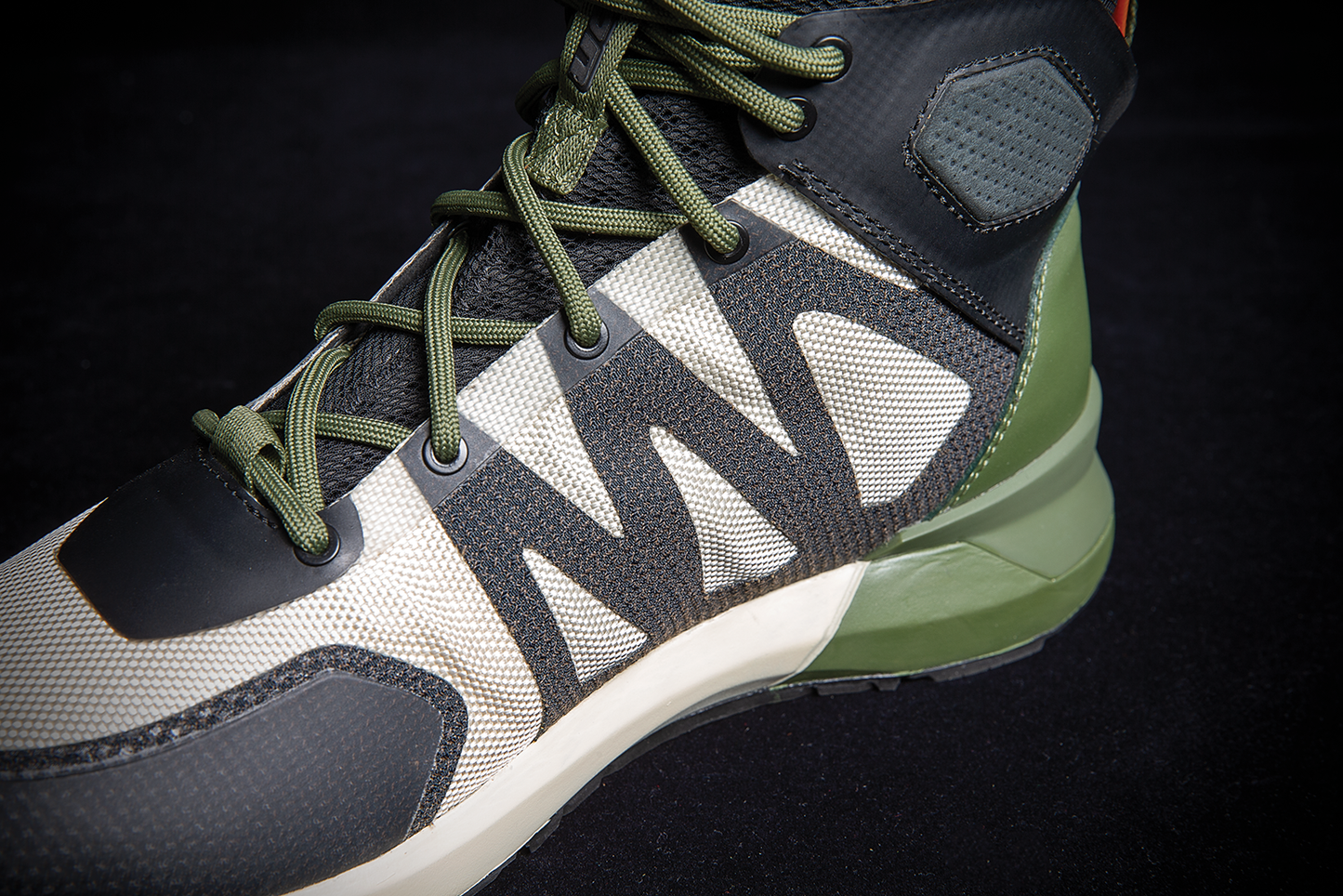 Bill's Exhausts ICON Hooligan Shoes in green, size 10, featuring stylish athletic design and durable construction.