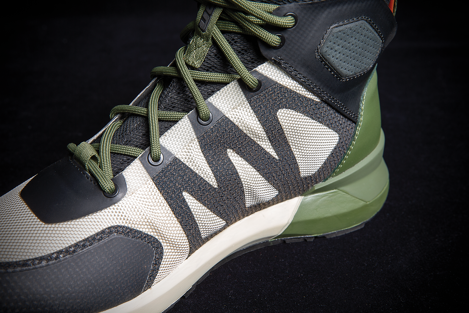 Bill's Exhausts ICON Hooligan Shoes in green, size 10, featuring stylish athletic design and durable construction.