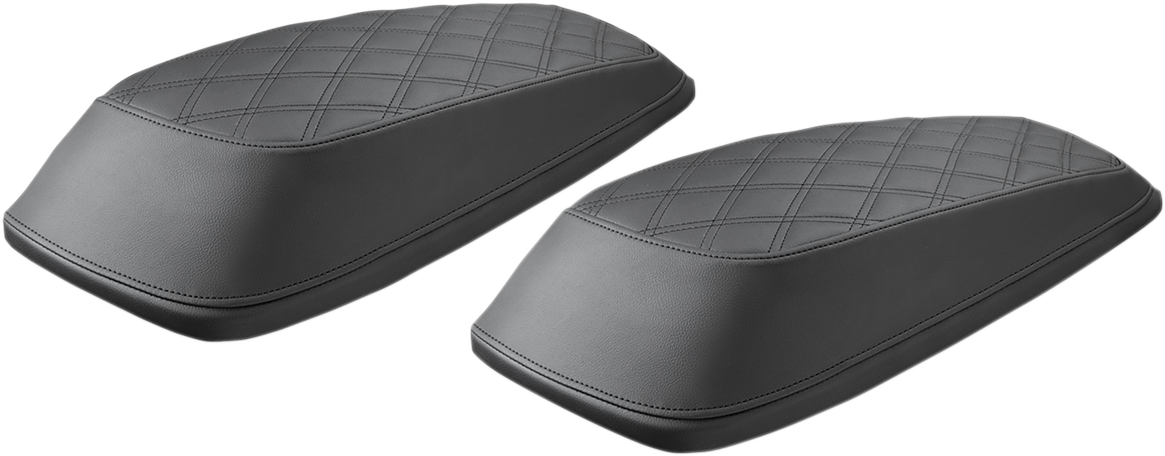 Bill's Exhausts Saddlemen saddlebag cover with lattice stitch design for bagger L870-14-LS, showcasing detailed seat accessories.