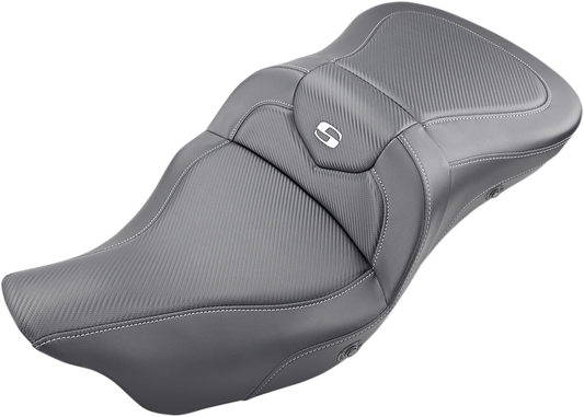 Bill's Exhausts SADDLEMEN Extended Reach Road Sofa Seat for Harley FL with carbon fiber finish and heating, 2008-2023 models.