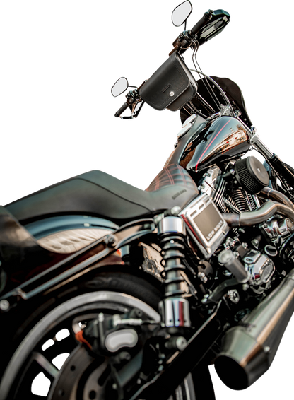Bill's Exhausts SADDLEMEN handlebar bag for motorcycle seats, with secure straps and compact storage capacity.