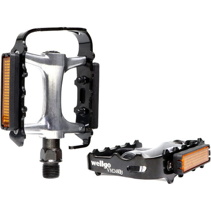 Hycline Wellgo bicycle pedal set with metal and plastic construction, featuring non-slip surface and adjustable pins for bike riding.