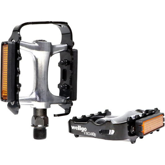 Hycline Wellgo bicycle pedal set with metal and plastic construction, featuring non-slip surface and adjustable pins for bike riding.