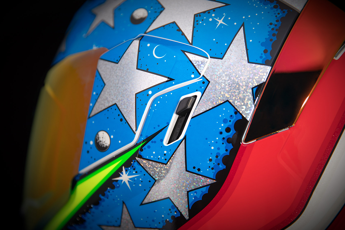 Bill's Exhausts ICON Airflite™ Helmet SF Glory large helmet with aerodynamic design and detailed graphics.