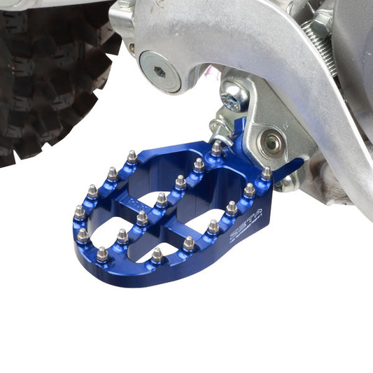 Blue ZETA aluminum footpegs for motocross bikes, durable MX bike footpegs with part number ZE93-1623