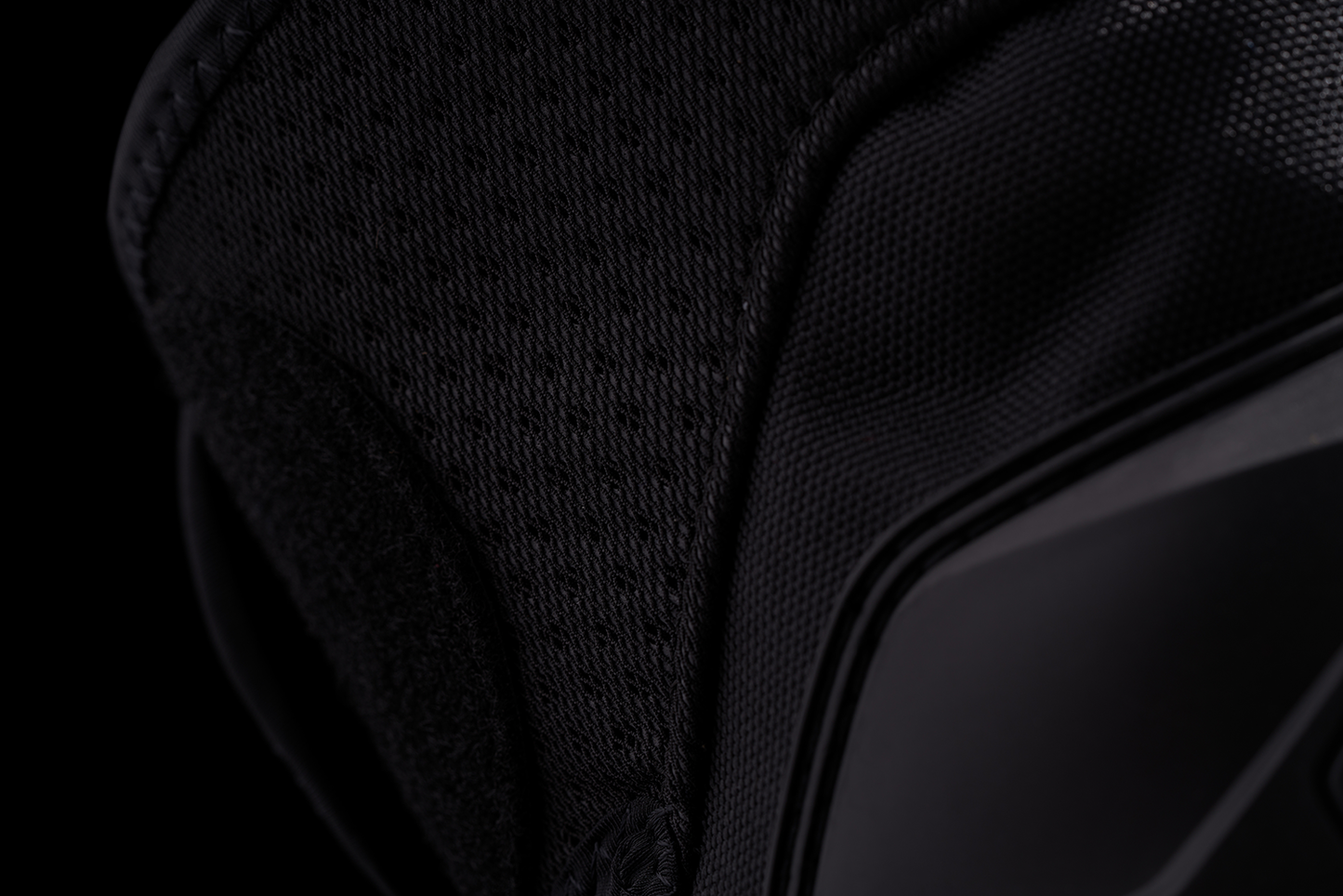 Black ICON Cloverleaf 2 Knee Pads CE armor in S-XL size, designed for knee protection with durable construction.