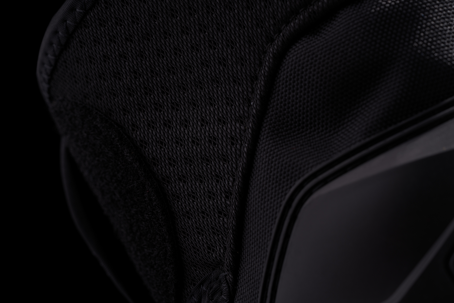 Black ICON Cloverleaf 2 Knee Pads CE armor in S-XL size, designed for knee protection with durable construction.