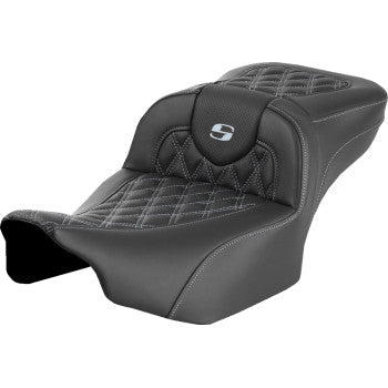 Silver Stitch SADDLEMEN Roadsofa™ extended reach motorcycle seat with lattice design, without backrest, for FLTR/FLHX 2023-2024.