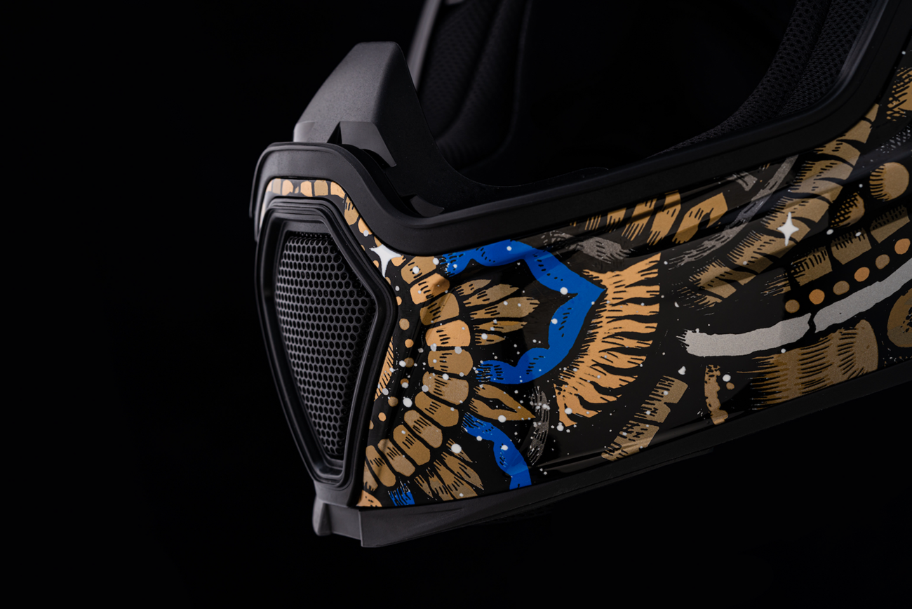 Bill's Exhausts ICON Airflite™ Helmet DayTripper Gold large helmet with aerodynamic design and clear visor in the image.