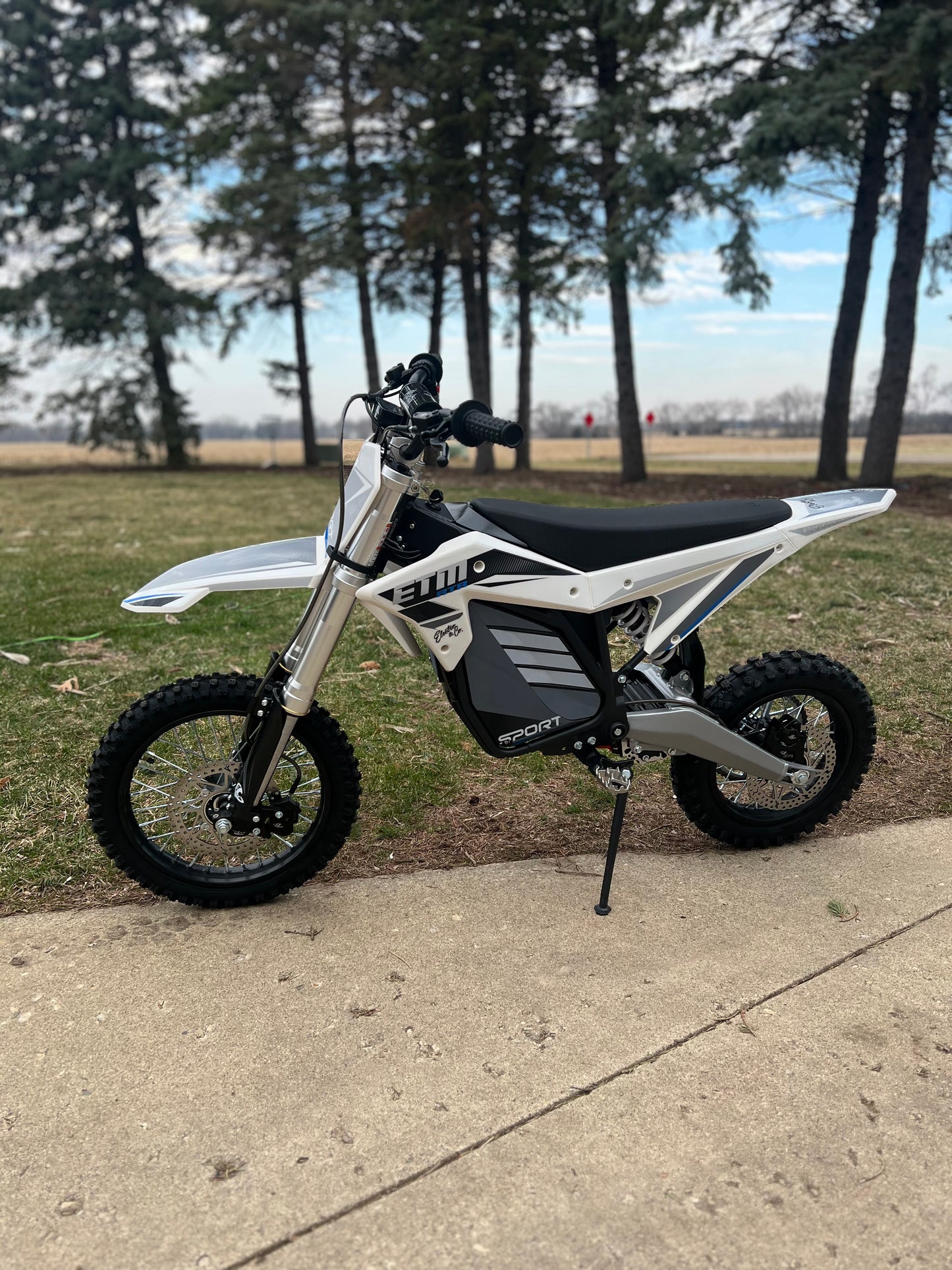 Electro & Co 2026 ETM RTR Sport electric trail bike with 8000W motor, off-road ready e-moto designed for high-speed adventure.