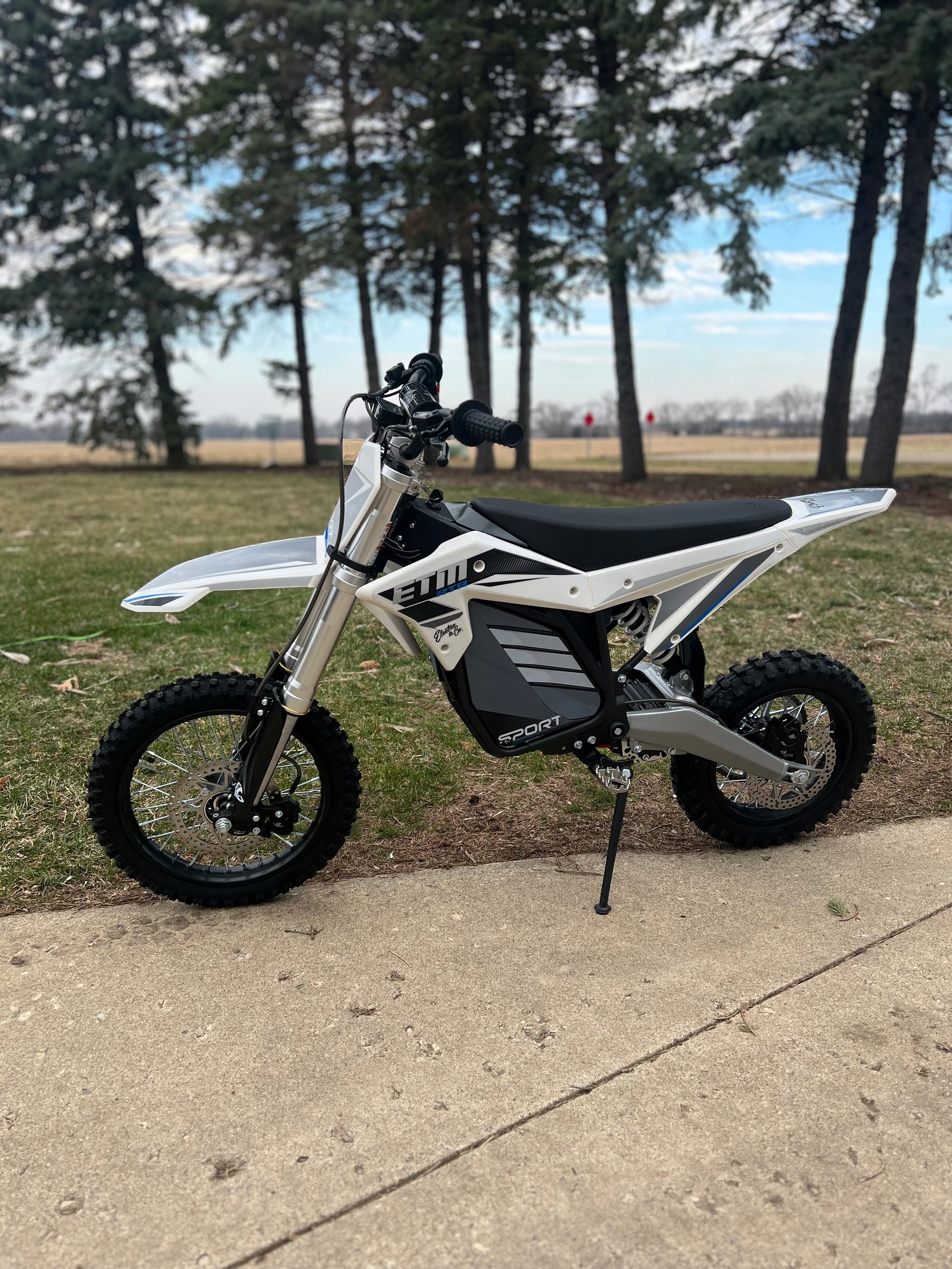 Electro & Co 2026 ETM RTR Sport electric trail bike with 8000W motor, off-road ready e-moto designed for high-speed adventure.