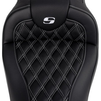 White SADDLEMEN Roadsofa™ motorcycle seat with backrest and white stitching, designed for FL models from 2008 to 2023.