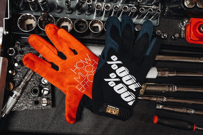 Black gloves by Bill's Exhausts, XL size, made from 100% original material, with a snug fit and durable design.
