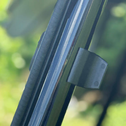 SEIZMIK UTV windshield made of hard-coated polycarbonate, tool-less installation, designed for durability and clear visibility.