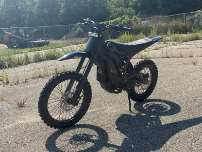 E Ride Pro SR electric dirt bike with 25KW motor, 70MPH top speed, 72V Samsung battery, off-road e-moto in outdoor setting.