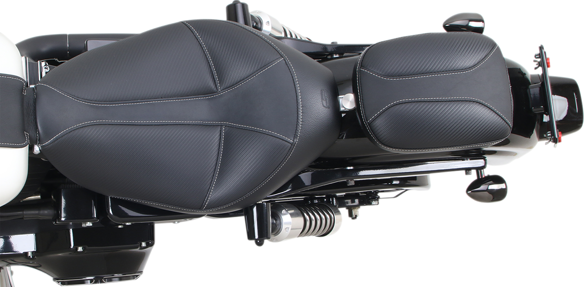 SADDLEMEN Dominator Pad seat with 7-inch width and black finish, designed for motorcycle comfort and style.