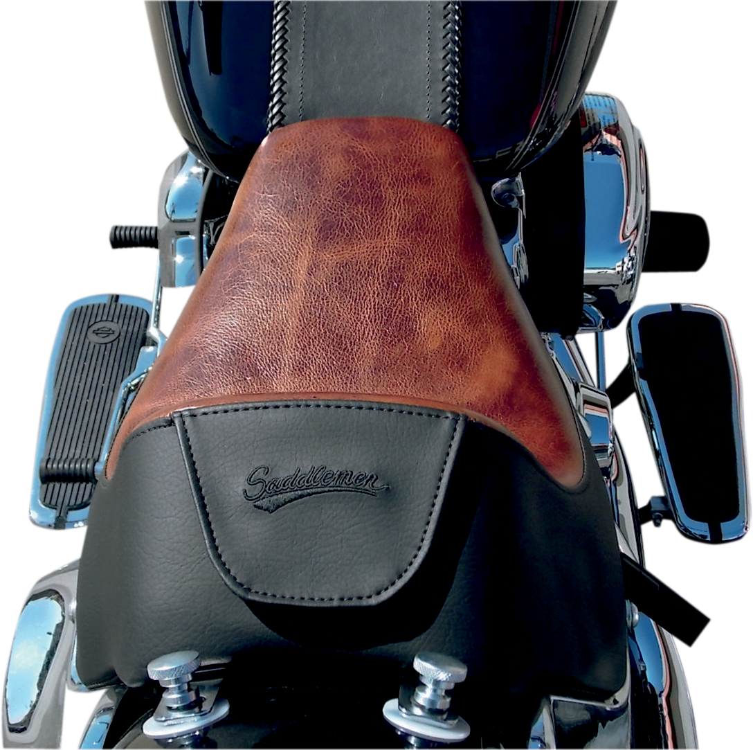 Bill's Exhausts SADDLEMEN Lariat Seat for FLSTN/C motorcycle, featuring sleek black design and comfortable seating.