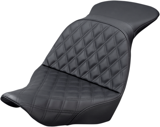 Bill's Exhausts SADDLEMEN Explorer Seat with lattice stitching for Softail 2018-2019 motorcycle, featuring comfortable design and durable material.