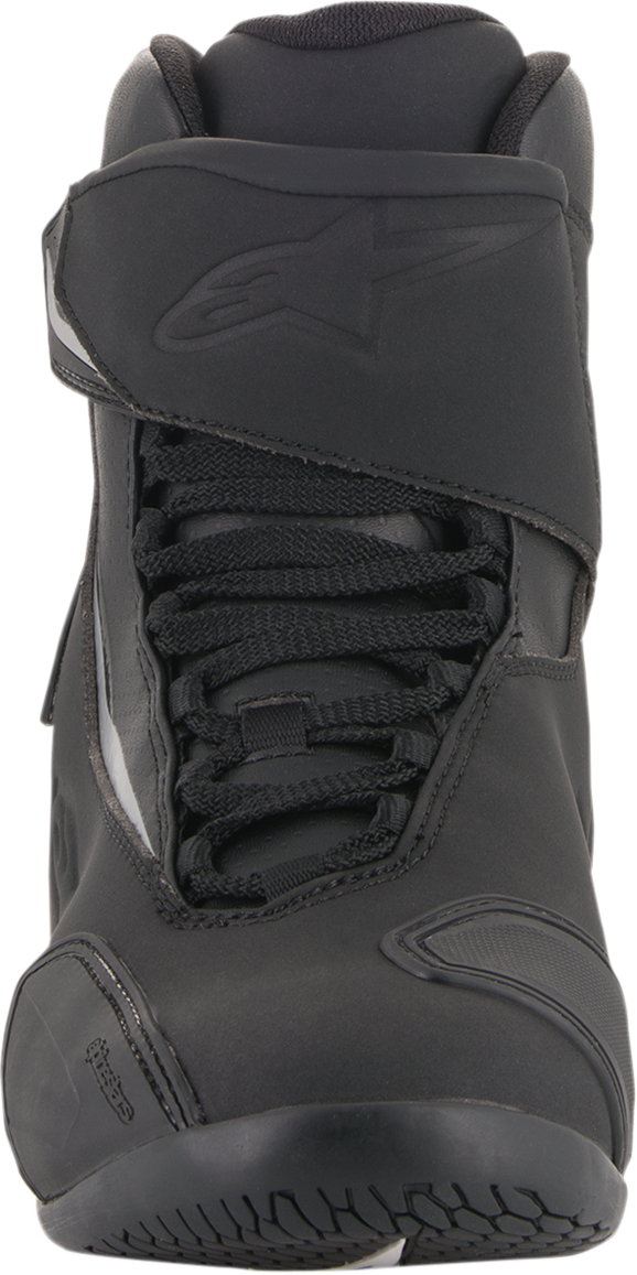 Black Alpinstars Fastback v2 shoes in US 11.5 with sleek design and sporty style, featuring the Alpinstars logo on the side.