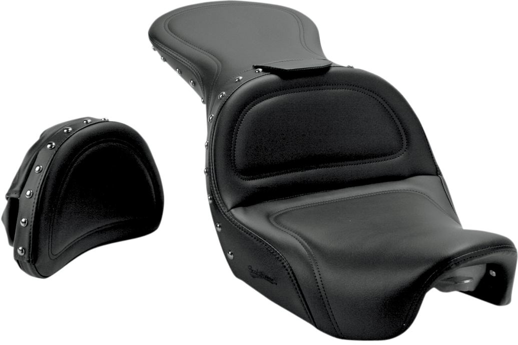 Bill's Exhausts SADDLEMEN Explorer Special Seat with backrest for Dyna motorcycles, showing the padded seat and back support.