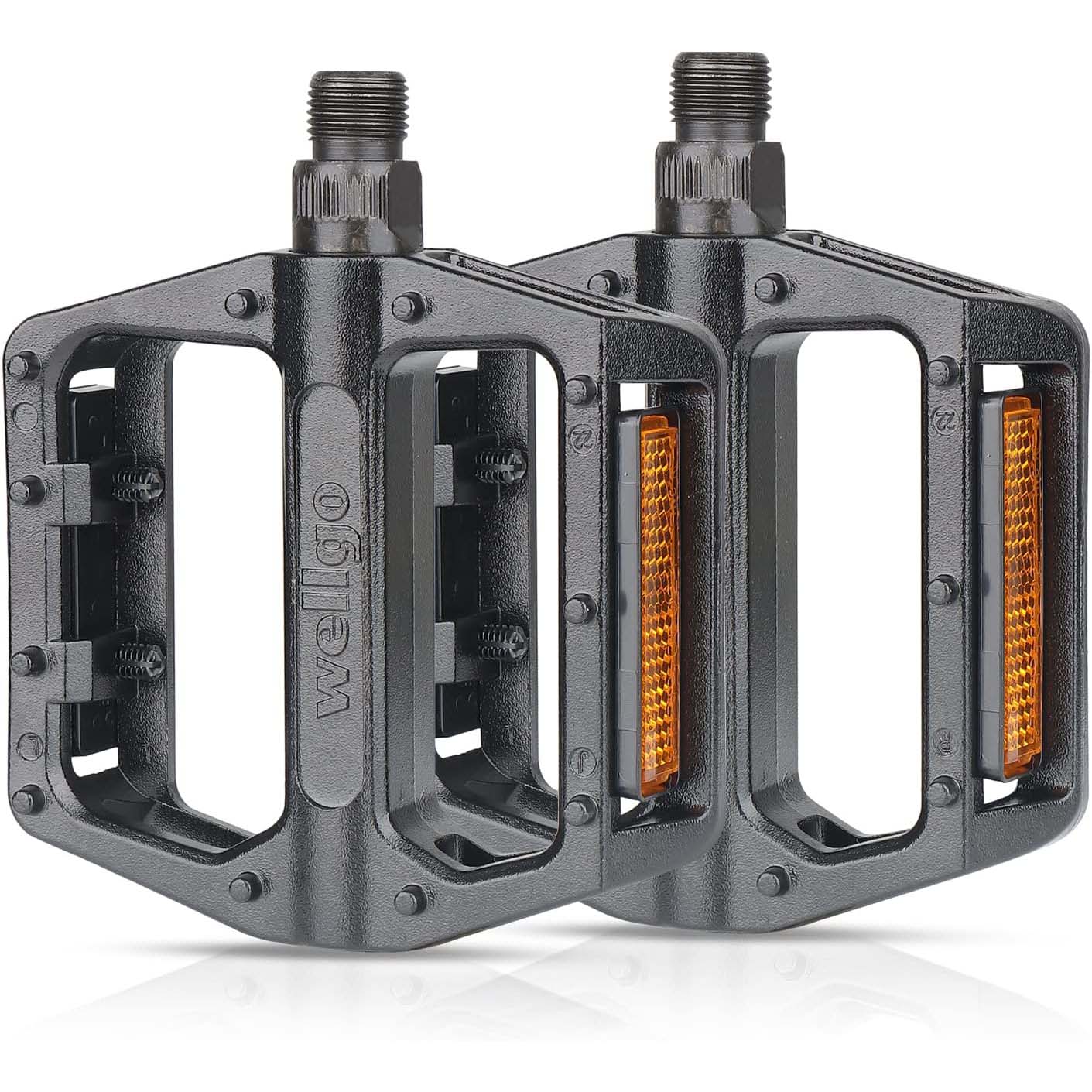 Hycline Wellgo bike pedals set with metal and plastic construction, suitable for bicycle riding and cycling accessories