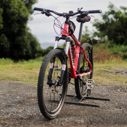 Hycline Mountain Series mountain bike tire in 20/24/26/27.5 inch size, rugged tread and durable rubber for off-road riding.