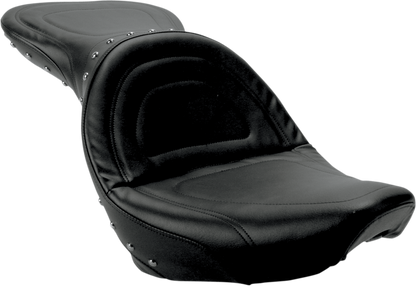 SADDLEMEN Explorer Special Studded Seat for Softail motorcycle, featuring leather with studded detailing, designed for comfort and style