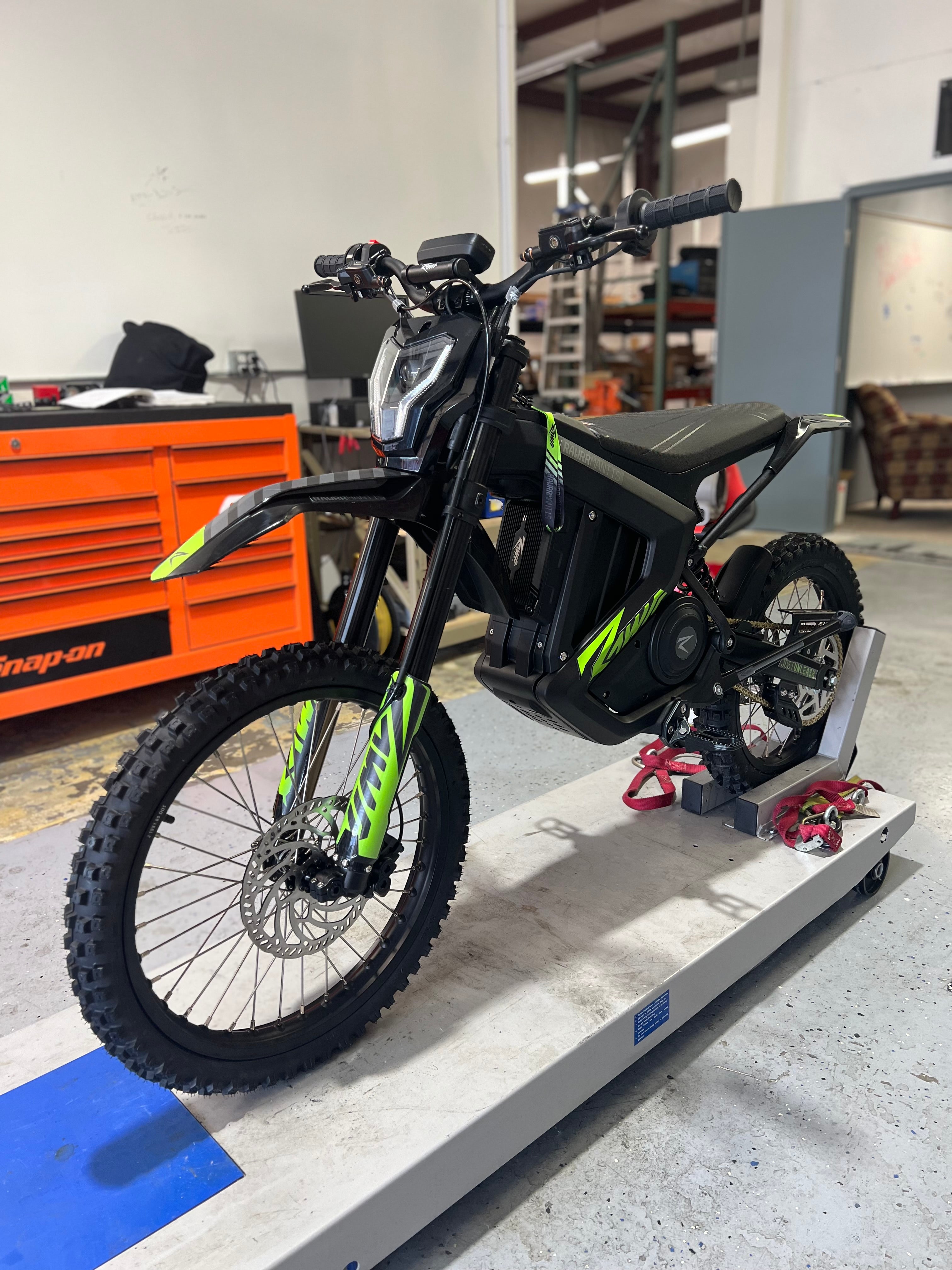 Rawrr Mantis X 72 Volt – Howling Moto