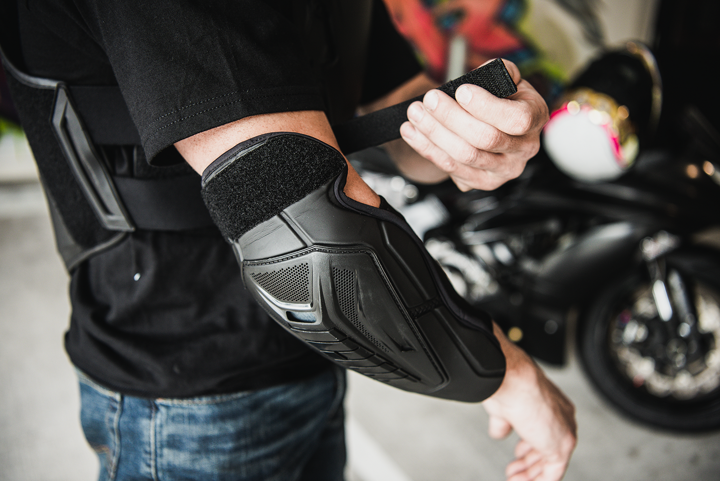 Black ICON Field Armor 3™ Elbow pads in size L/XL, designed for motorcycle helmet protection and durability.