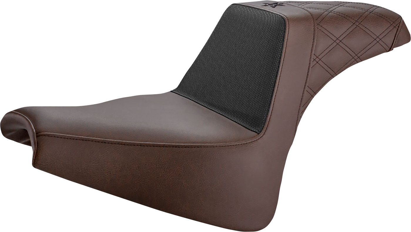 Front view of SADDLEMEN Unknown Industries motorcycle seat with carbon fiber and black gripper lumbar, rear lattice stitch, for FXFB 2018-2023
