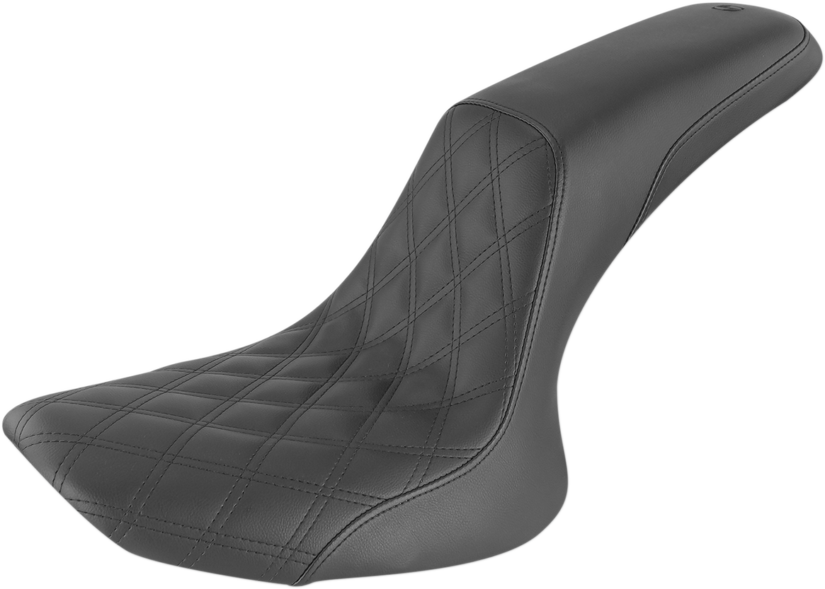 Black Saddlemens Profiler motorcycle seat with front lattice and rear smooth design for FXST/FLST models 1984-1999.