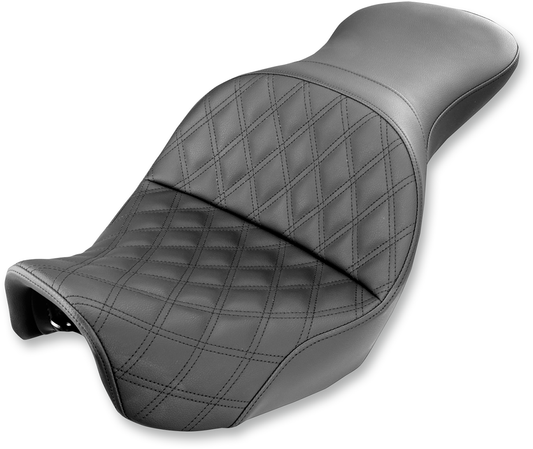 Bill's Exhausts SADDLEMEN Explorer Seat with lattice stitching for Dyna motorcycles, featuring a comfortable, stylish design.