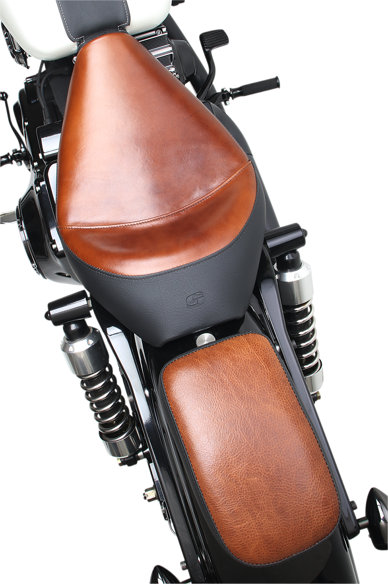 Bill's Exhausts Saddlemen Lariat Pad 6-inch seat with detailed stitching and cushioned design for motorcycle comfort