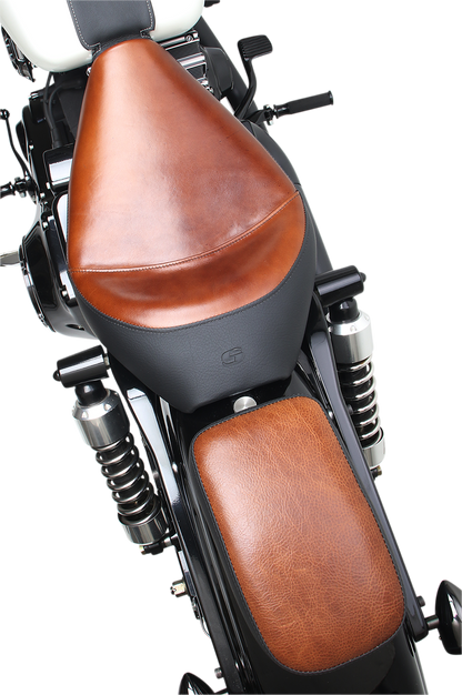 Bill's Exhausts Saddlemen Lariat Pad 6-inch seat with detailed stitching and cushioned design for motorcycle comfort