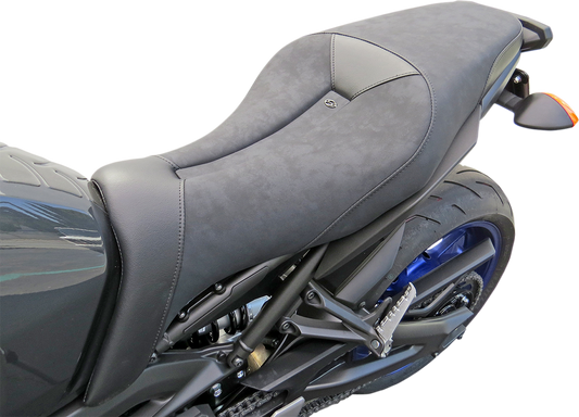 Black Saddlemens Gel Channel Sport Seat for FZ09/MT09 motorcycle, featuring a sporty design and ergonomic gel padding.