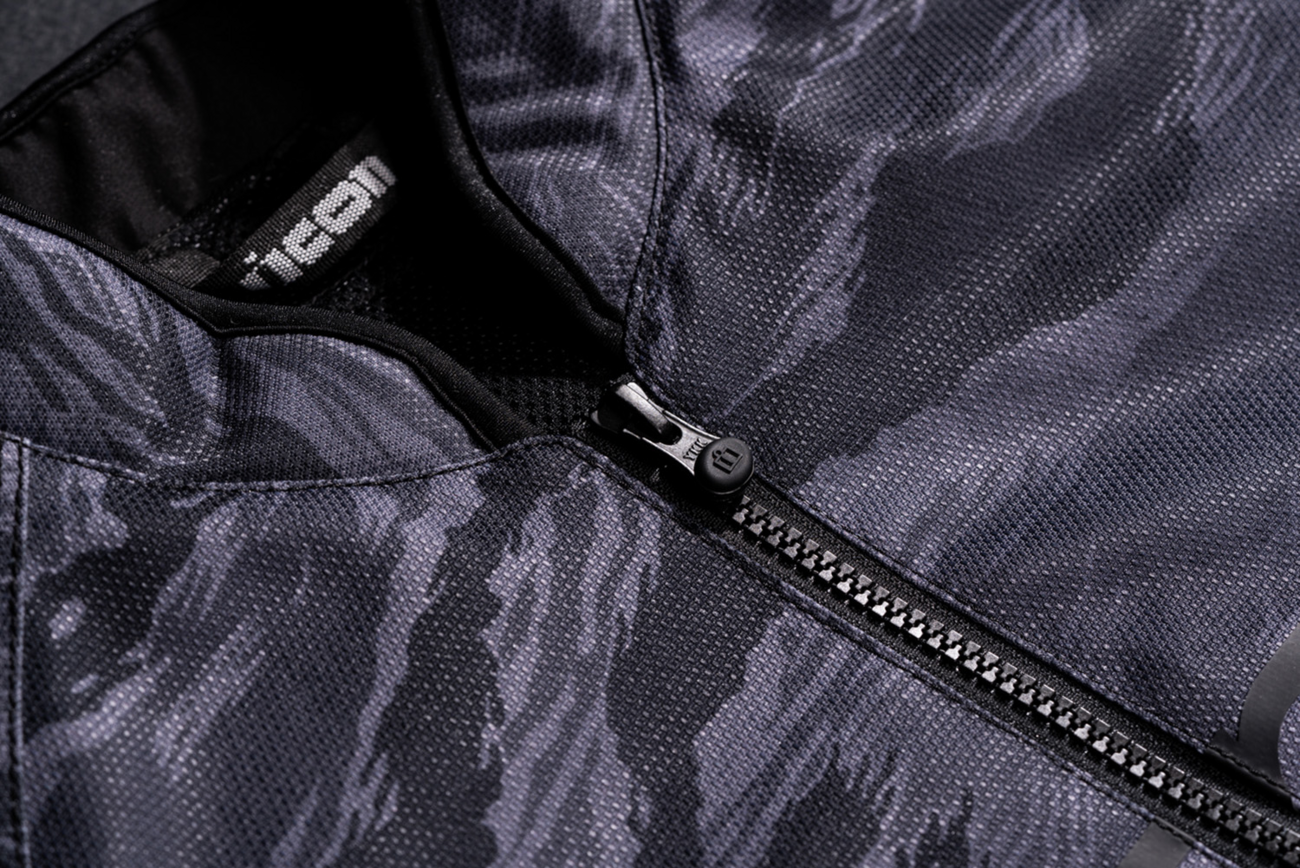 Bill's Exhausts ICON Hooligan CE Tiger's Blood Gray Jacket, small size, featuring rugged design and protective padding.