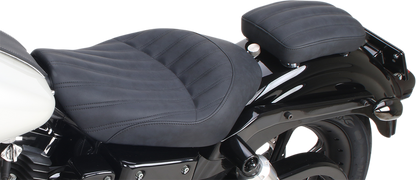 SADDLEMEN Knuckle Pad 7-inch seat by Bill's Exhausts, showing padded motorcycle seat with knuckle protection for rider comfort.