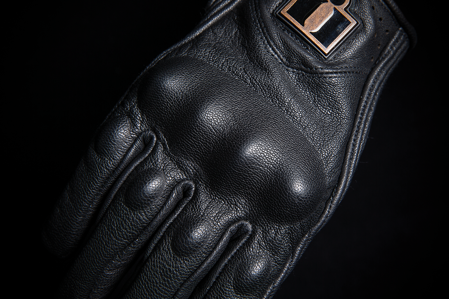 ICON Women's Pursuit Classic™ Gloves in black, small size, made of durable material, designed for comfort and protection.