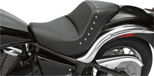 Studded SADDLEMEN Solo Seat for Kawasaki Vulcan 900 Classic LT 2014-2019, designed for comfort and style.
