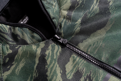Bill's Exhausts ICON Hooligan CE Tiger's Blood green jacket, small size, with padded shoulders and front zipper detail.