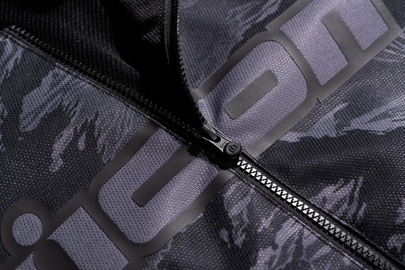 Bill's Exhausts ICON Hooligan CE Tiger's Blood gray jacket, small size, featuring a stylish design and durable construction.