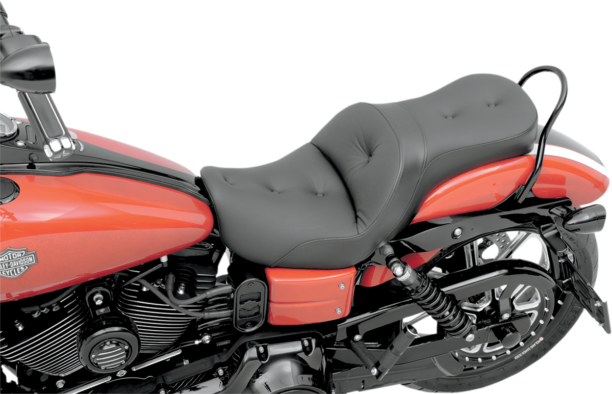 SADDLEMEN Explorer Road Sofa Seat for Harley Dyna '06-'17, black motorcycle seat with cushioned design and durable construction