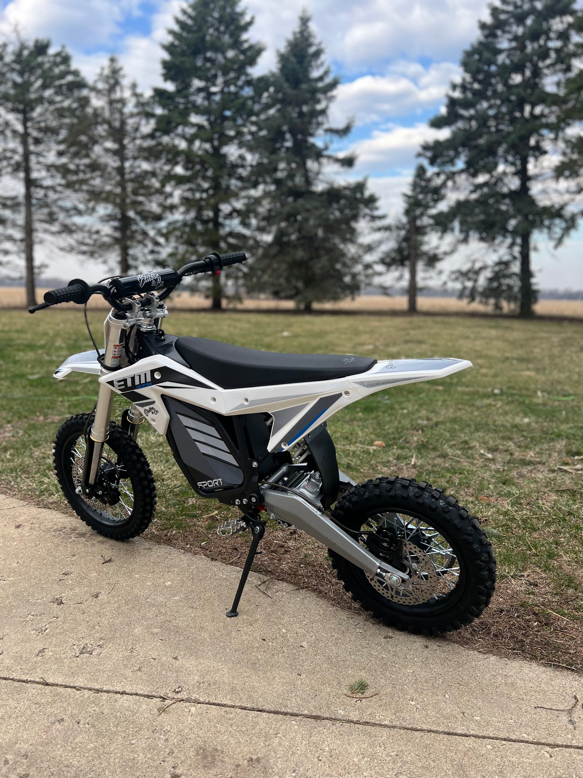 Electro & Co 2026 ETM RTR Sport electric trail bike with 8000W motor, off-road design, high-speed performance, and rugged tires.