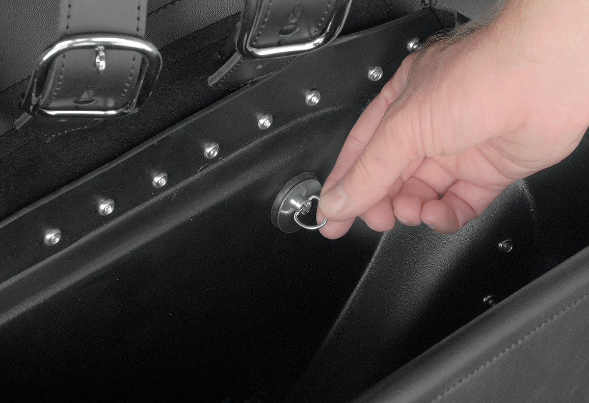 Bill's Exhausts Saddlemens Drifter Rigid Slant Saddlebag, black leather seat with metal hardware for motorcycle storage.