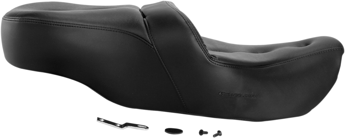 Black Saddlemens Pillow-Top Roadsofa Seat for FLH/FLT '99-'07, designed for Harley-Davidson touring motorcycles.