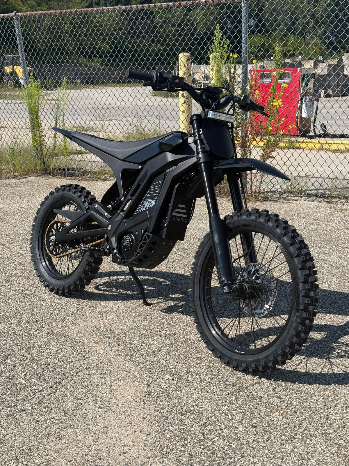 E Ride Pro SR electric dirt bike with 25KW motor, 70MPH speed, 72V Samsung battery, sleek off-road motorcycle.