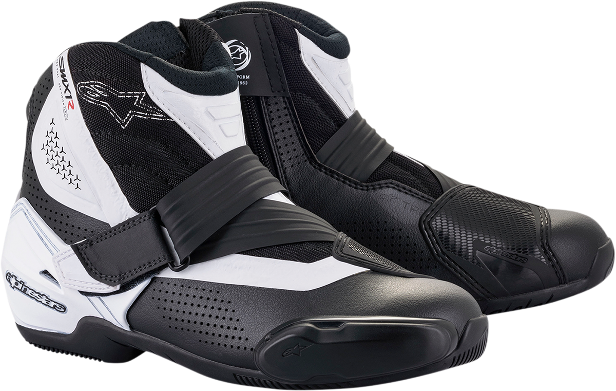 Alpinestars SMX1-R V2 motorcycle racing boots in black and white, US 9.5 / EU 44, featuring protective armor and sporty design.