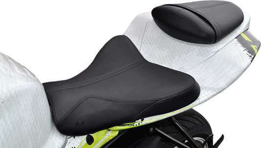 Bill's Exhausts SADDLEMEN GP-V1 standard seat for GSX '05-'06 motorcycle, featuring sleek design and comfortable riding surface.