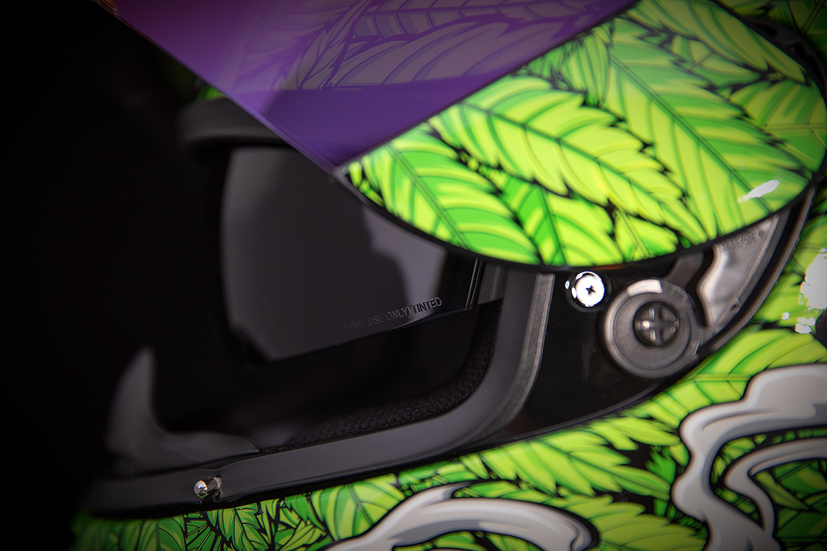 Bill's Exhausts ICON Airform™ Helmet Ritemind Glow™ in green, 2XL size, with sleek aerodynamic design and vibrant glow finish.