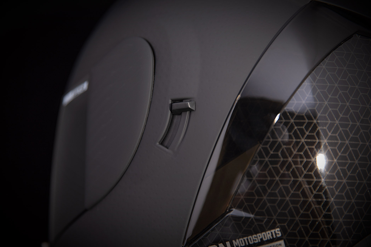 Black ICON Airform™ Helmet for Counterstrike, MIPS® safety feature, XL size, with sleek helmet design and adjustable strap.